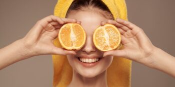Cildinin Daha Aydınlık Ve Pürüzsüz Görünmesini İsteyenlere En İyi C Vitamini Serumu Önerileri