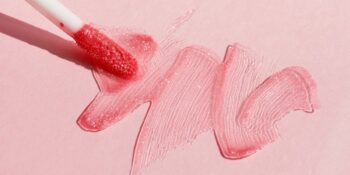 Gloss Dosyası! Makyaj Çantanızda Olması Gereken Birbirinden Güzel Lip Gloss Önerileri