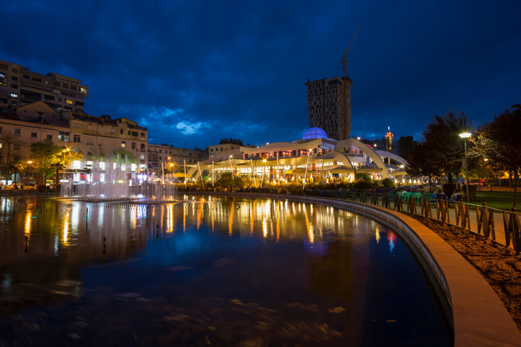Tiran Gezi Rehberi Nereler Gezilir, Nerede Kalınır, Neler Yapılır?