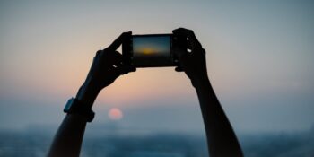 Sosyal Medyanın Sebep Olduğu Tehlikeli Sağlık Sorunu: Mükemmel An Sendromu Nedir?