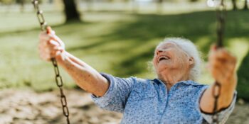 Bilim İnsanları Açıkladı: 100 Yaşını Geçen Sağlıklı İnsanların 8 Ortak Özelliği