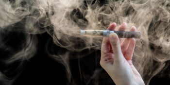 Yalnızca Elektronik Sigara Kullanan Kişilerde Görülen Tehlikeli Hastalık EVALI Nedir?
