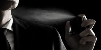 Toplanın Açıklıyoruz! Kış Aylarına Uygun Erkek Parfümü Nasıl Seçilir?