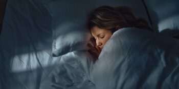 Yeni Araştırma: Bir Ay Boyunca Uykusunu Alan İnsanlar 6 Yaş Daha Genç Hissediyor