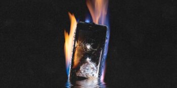 Farkında Olmadan İlişkinize Zarar Veriyor Olabilirsiniz! Fexting Nedir, Nasıl Anlarsınız?