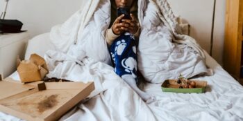 Z Kuşağı Arasında Hızla Popüler Olan TikTok Trendi Yatakta Çürüme Nedir?