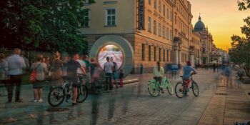 Farklı Şehirlerdeki İnsanları Gerçek Zamanlı Birbirine Bağlayan Sıra Dışı Bir Portal