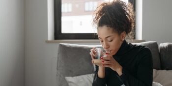 Düşündüğünüz Gibi Olmayabilir! Vücudun Farklı Bölgelerindeki Şişkinliğin Nedenleri