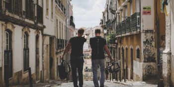 Zor Dönemlerden Geçen Arkadaşınızı Teselli Etmek İçin Bilmeniz Gereken 7 İpucu