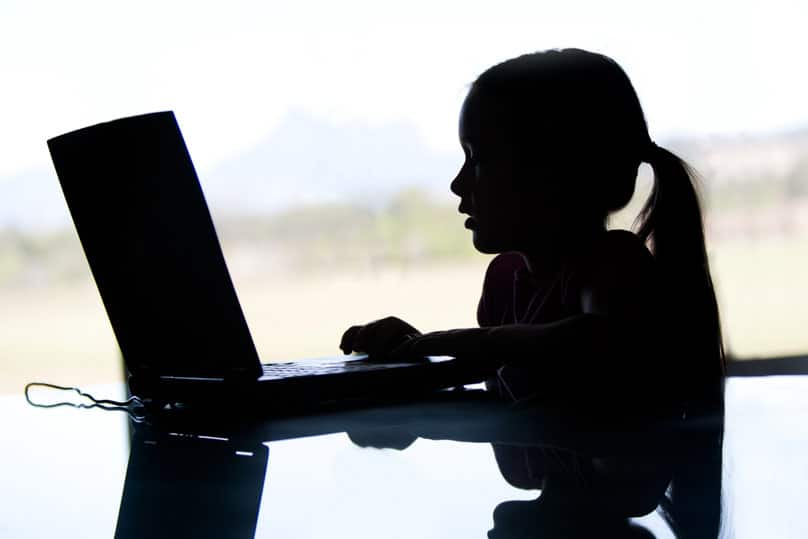 çocukları internette güvende tutma yolları