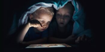 Toplanın Açıklıyoruz! Çocukları İnternette Güvende Tutmanın Yolları Neler?