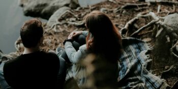 Karşınızdaki Kişinin Sizi “Arkadaştan Öte” Gördüğünü Gösteren 7 İşaret