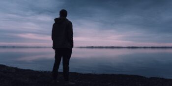 Yeni Araştırma: İnsanların En Çok Hangi Yaşlarda Yalnız Kaldığı Tespit Edildi