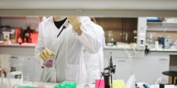 Hızla Yayılıyor! Koronavirüsün Yeni Varyantı FLİRT Nedir, Belirtileri Nelerdir?