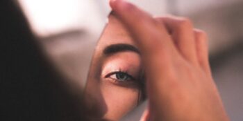 Mide Bulantısından Cilt Problemlerine: Kalbiniz Kırıldığında Vücudunuza Ne Olur?