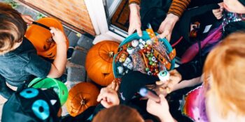 Cadılar Bayramı’nda Çocukların Kostüm Giyerek Şeker Topladığı Gelenek Nereden Geliyor?