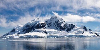 Dinozor Fosillerinden Yer Altı Nehirlerine: Bilim İnsanlarını Şaşkına Çeviren Antarktika’daki 10 Keşif