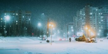 Bilim İnsanları Açıklıyor! Gece Kar Yağdığında Neden Gökyüzü Daha Aydınlık Olur?