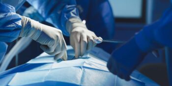 Tıp Dünyasını Hayrete Düşüren Vaka: Hindistan’daki Bir Gencin Vücudundan 15 Kiloluk Parazitik İkizi Çıkarıldı