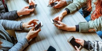 Sosyal Medyada Bağımlılık Sınırı: Hangi Platformda Ne Kadar Zaman Geçirmek Riskli Kabul Ediliyor?