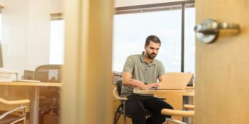 Aman Dikkat! İş Yerinde Güvenilirliğinizi Kaybetmenize Neden Olacak 7 Davranış