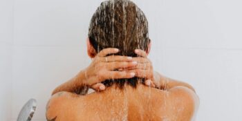 Bilim İnsanları Açıklıyor! Sabah Uyanınca Mı Yoksa Akşam Uyumadan Önce Mi Duş Alınmalı?