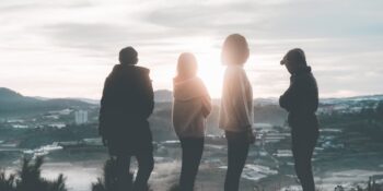 Enerji Vampirlerinden İyi Gün Dostlarına! Belirli Bir Yaştan Sonra Hayatınızdan Çıkarmanız Gereken 7 Arkadaş Tipi