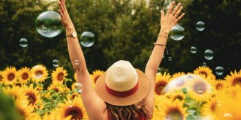 Bilim İnsanları Açıklıyor! Hangi Yaşta Kendimizi Daha Mutlu ve Huzurlu Hissederiz?