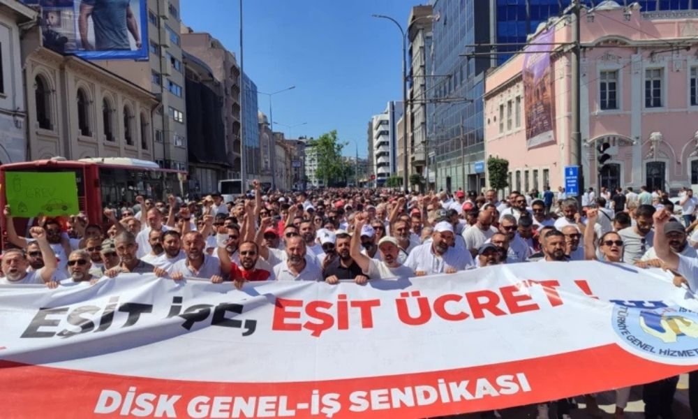 İzmir Büyükşehir Belediyesi'nde işçiler neden grev yapıyor