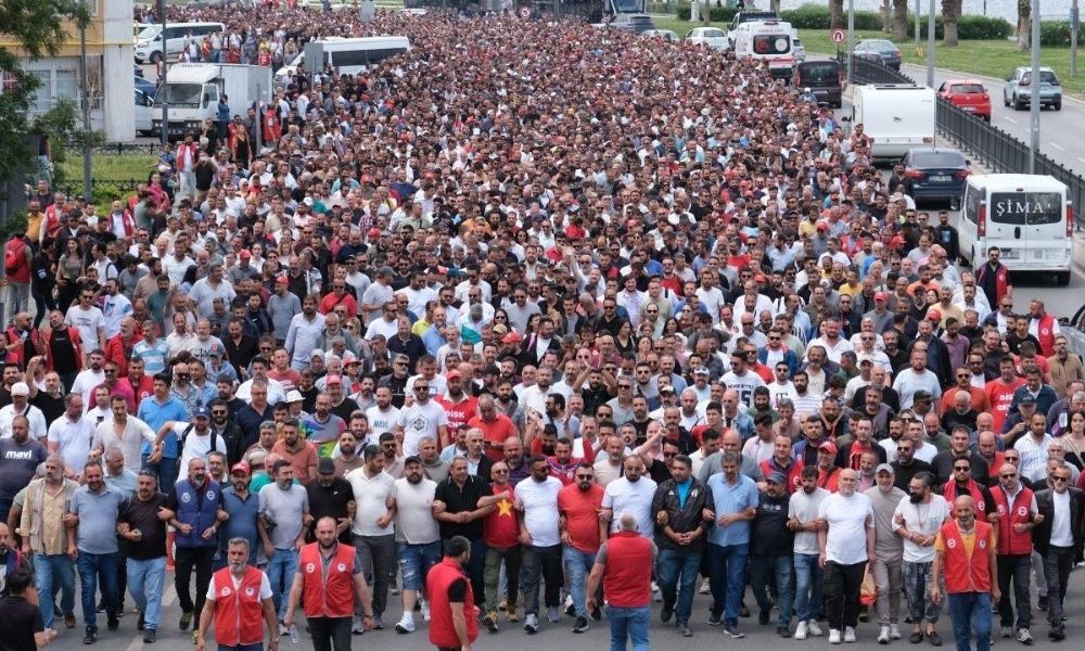 İzmir Büyükşehir Belediyesi'nde işçiler neden grev yapıyor
