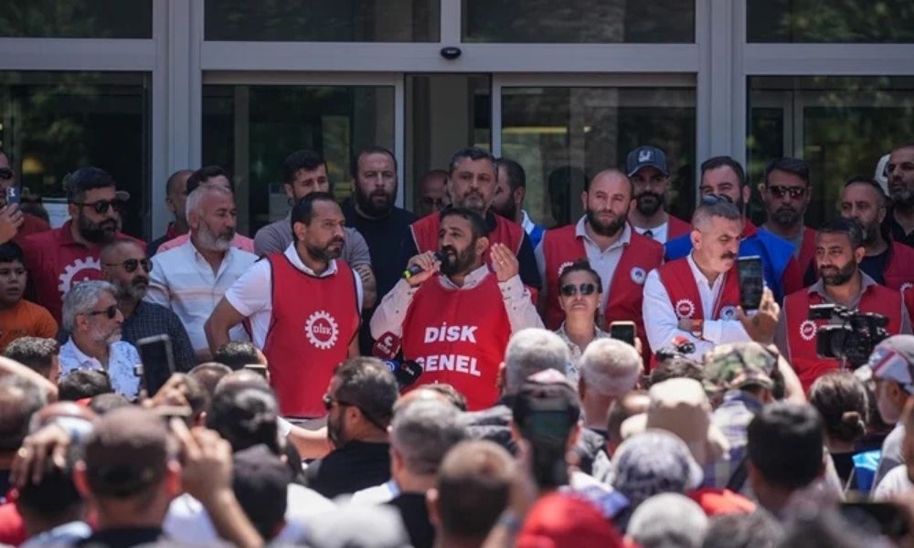 İzmir Büyükşehir Belediyesi'nde işçiler neden grev yapıyor