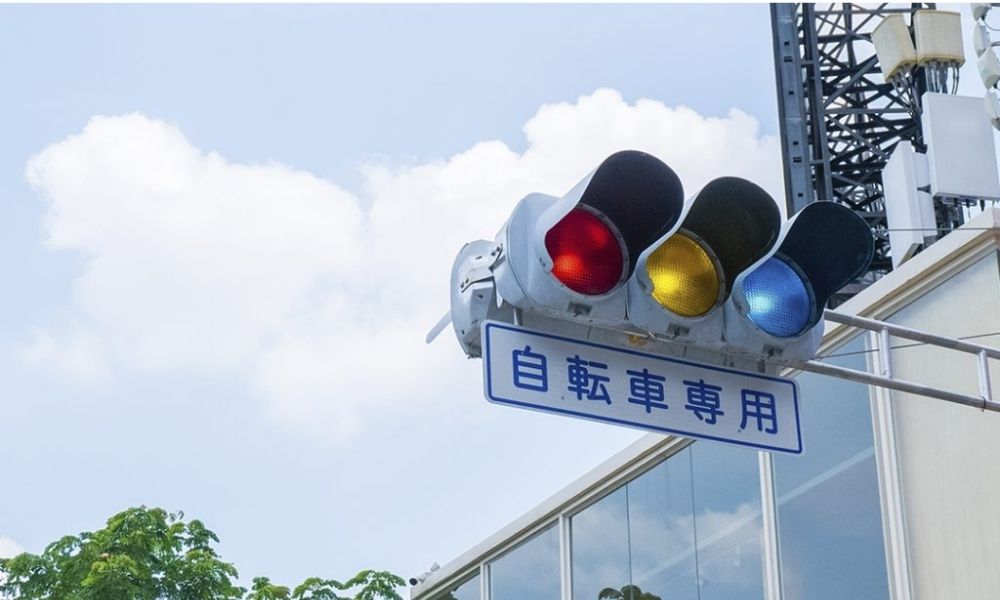 Japonya’da neden trafik ışıkları mavi