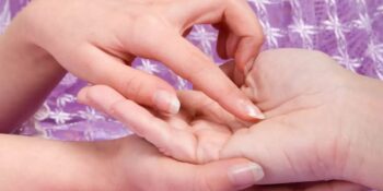 Ayrıntılı El Falı Rehberi: Elinizin Farklı Yerlerindeki Benler Ne Anlama Geliyor?