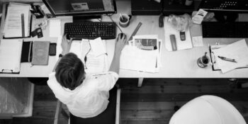 Maaştan Tatil Planlarına: İş Yerindeki Ortamınızda Paylaşmamanız Gereken 14 Şey