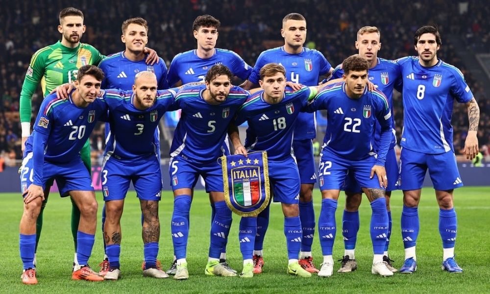 italya milli takım formaları neden mavi