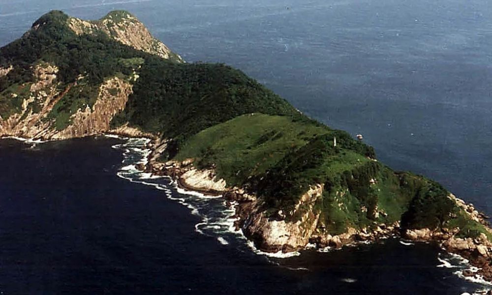 Queimada Grande Adası
