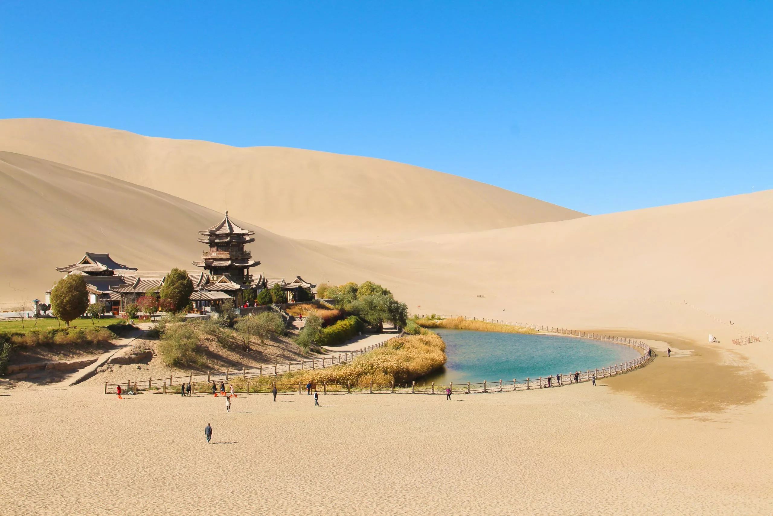 Dunhuang şarkı söyleyen kum tepeleri