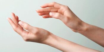 Yabancı El Sendromu: Kişinin Ellerinden Birinin Bilinçten Bağımsız Olarak Hareket Ettiği Nörolojik Bozukluk