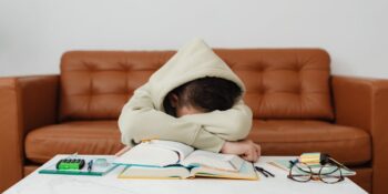 Okullar Açılıyor: Okul Kaygısı ve Okul Reddine Karşı Çocuklara Yardım Etmenin Yolları