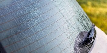 Dekor Değil! Arabaların Arka Camındaki Çizgiler Ne İşe Yarıyor?