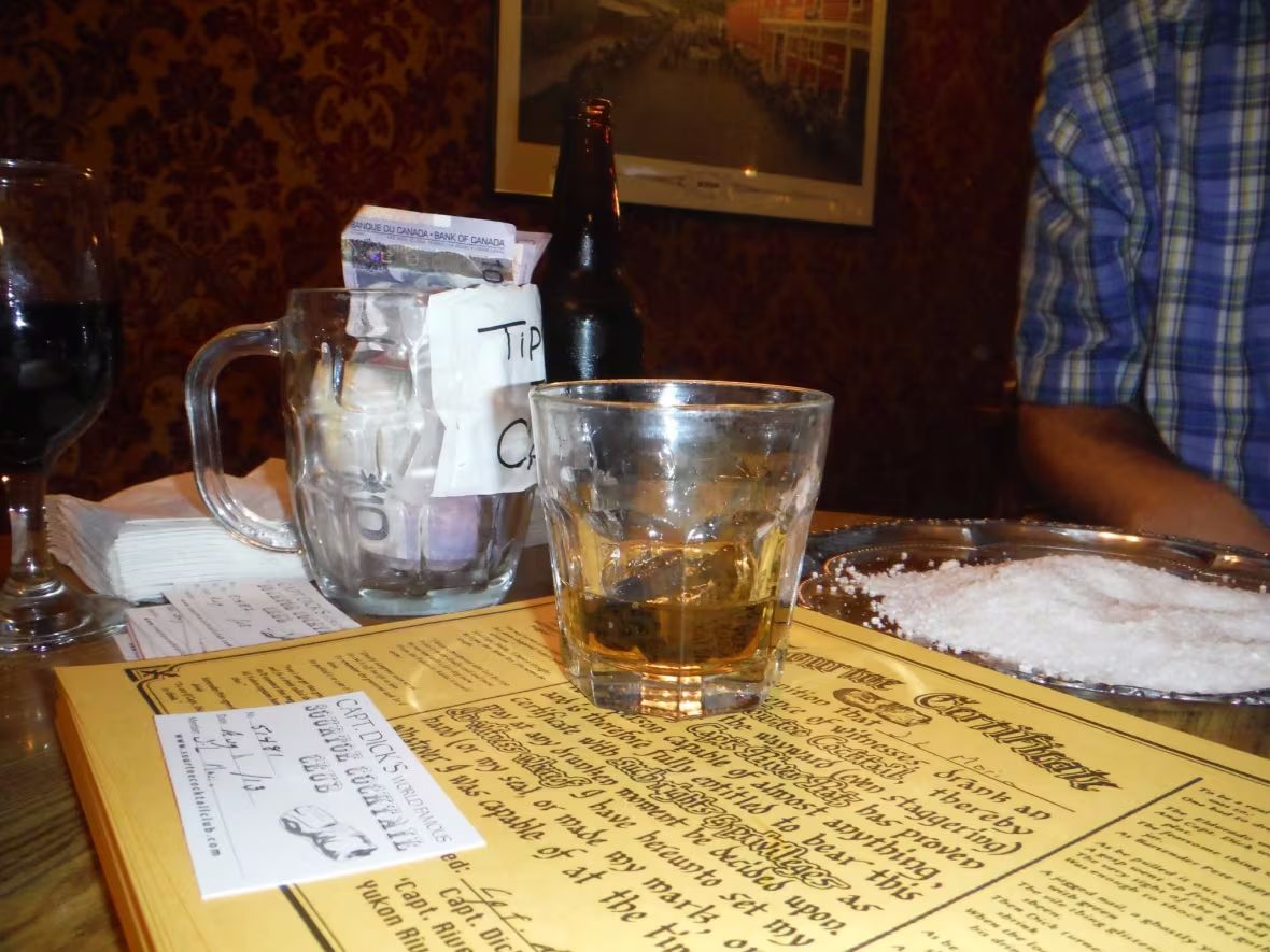 ayak parmağı ile yapılan Sourtoe kokteyli