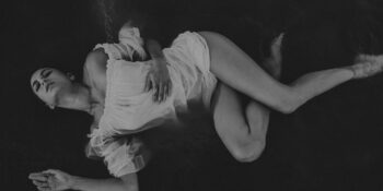 Dişil Enerjisi Yüksek Bir Kadın Nasıl Olur? Dişil Enerjinizin Yüksek Olduğunu Gösteren 15 İşaret