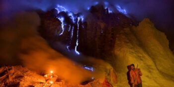 Kawah Ijen: Kükürtlü Gazlar Nedeniyle Mavi Renk Lavların Aktığı Endonezya’daki Yanardağ