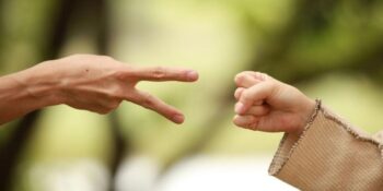 Üç Basit Taktiği Var! Taş-Kağıt-Makas Oyununu Nasıl Kazanırsınız?