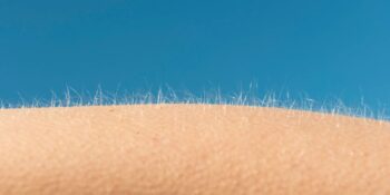 Evrimsel Sebepleri Var! Neden Bazı Durumlarda Tüylerimiz Diken Diken Olur?