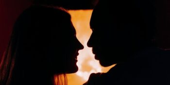 Binlerce Yıllık Bir Gelenek: İnsanlar Neden Yeni Yıla Öpüşerek Giriyor?