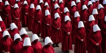 Rahatsız Eden Bir Distopya: The Handmaid’s Tale Evrenindeki Gilead Rejimi Nedir?