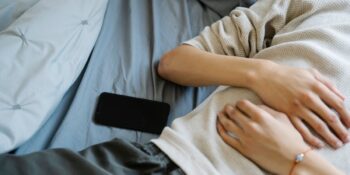 Sabahları İlk İş Telefonu Kontrol Etmeyi Bıraktığınızda Beyninizde Neler Değişir?