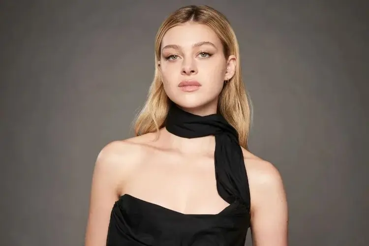 Nicola Peltz kimdir