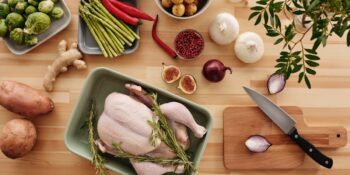 Uzmanlar Açıklıyor! Çiğ Tavuğu Pişirmeden Önce Neden Yıkamamalısınız?